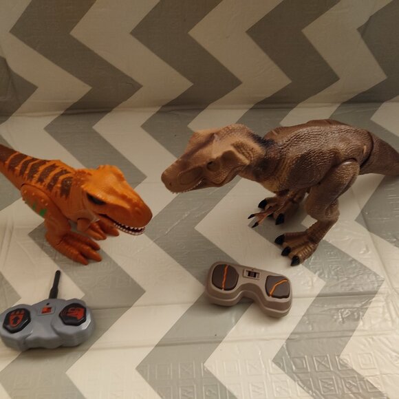 SET OF 2 - Dinosaur Animated RC the black series radio controlled Dino T.Rex - Picture 5 of 5